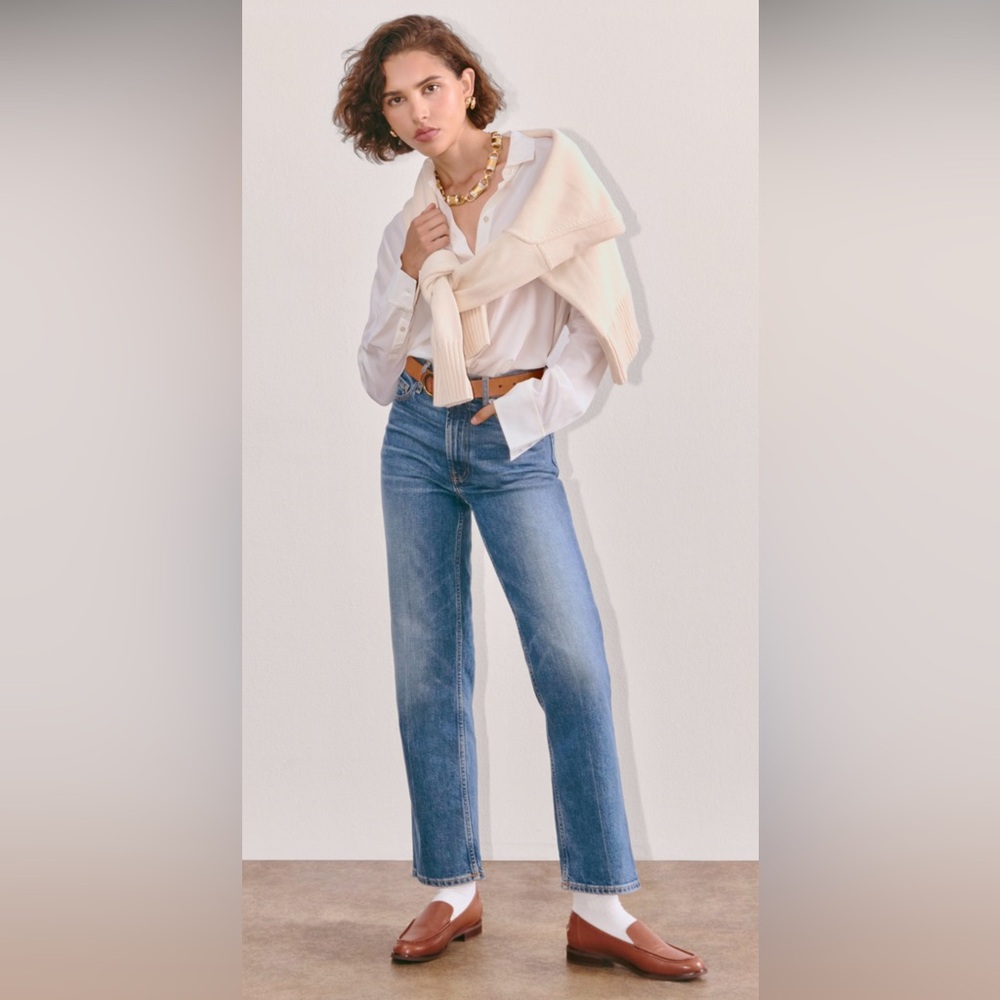 Everlane Women’s The Cheeky Relaxed Straight Jeans in Vintage Mid